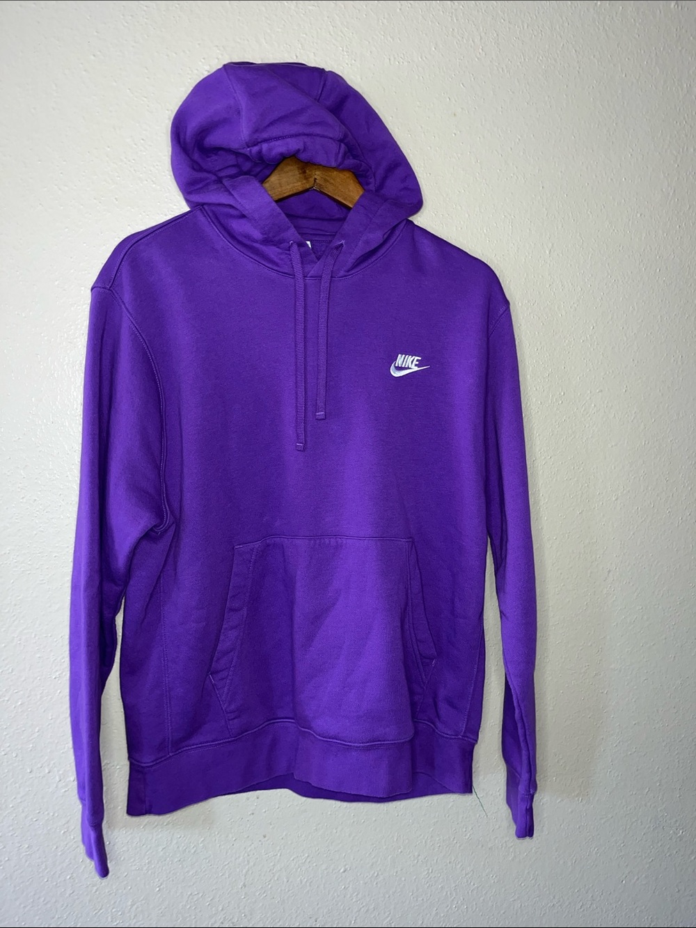 Nike Men's Purple Pullover Hoodie with White Nike logo